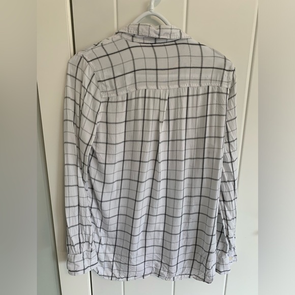 ✨3 for $15✨ Old Navy striped button up - Picture 2 of 3